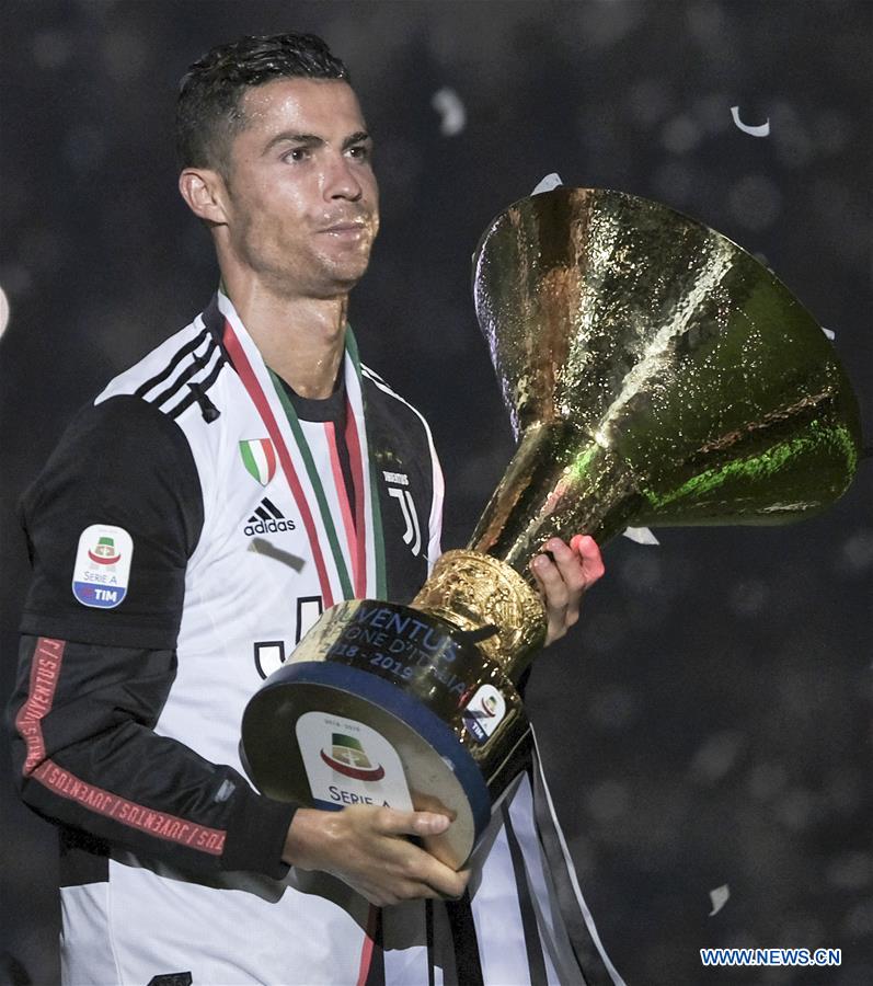 (SP)ITALY-TURIN-SOCCER-SERIE A-JUVENTUS-TROPHY CEREMONY