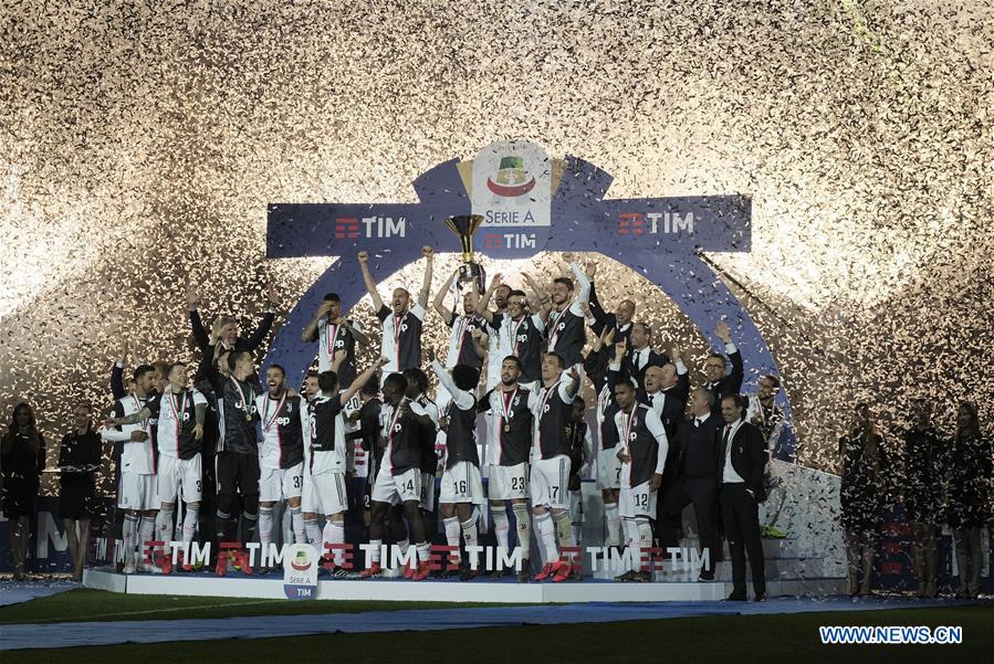 (SP)ITALY-TURIN-SOCCER-SERIE A-JUVENTUS-TROPHY CEREMONY