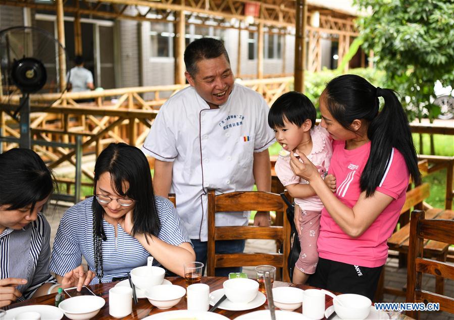 Xinhua Headlines: Cantonese cuisine fires up poverty alleviation opportunities