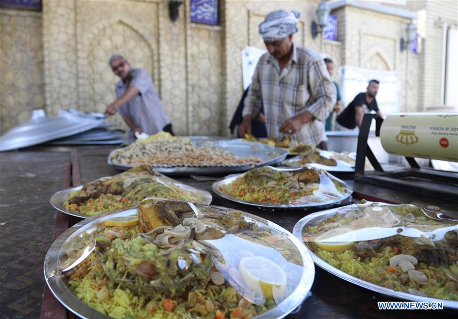 IRAQ-BAGHDAD-ABU HANIFA MOSQUE-RAMADAN-CHINESE EMBASSY-FOOD-DISTRIBUTION