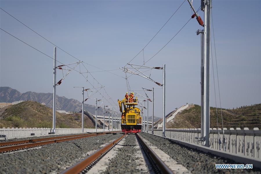 Xinhua Headlines: 100-year-old railway witnesses "China speed" 