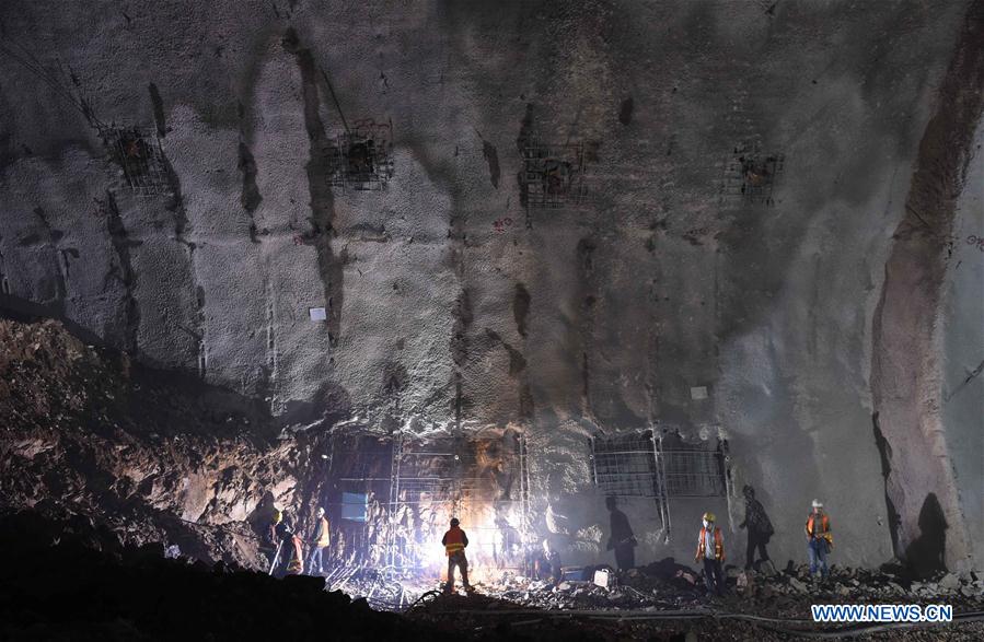 Xinhua Headlines: 100-year-old railway witnesses "China speed"