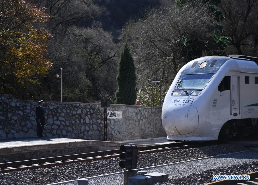 Xinhua Headlines: 100-year-old railway witnesses "China speed"