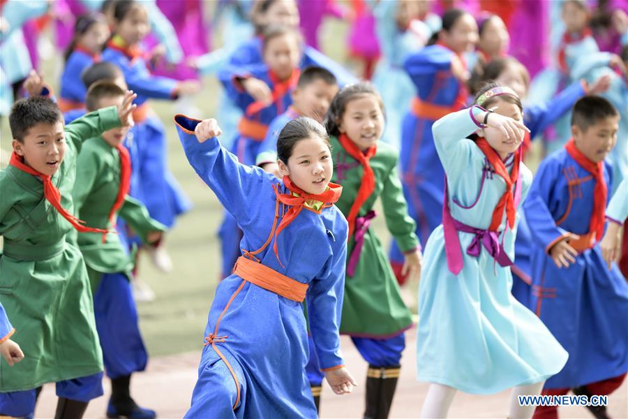 #CHINA-HOHHOT-MONGOLIAN SCHOOL-PERFORMANCE (CN)