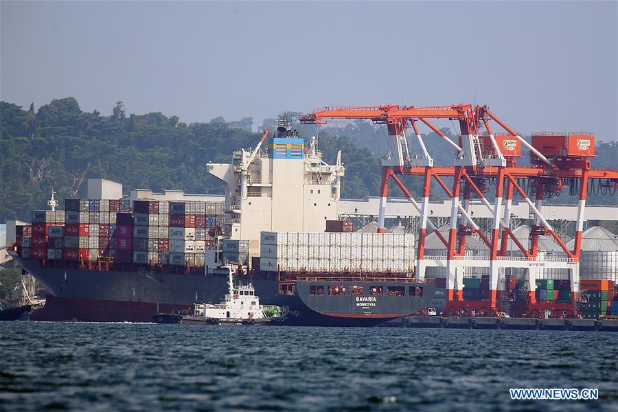PHILIPPINES-CANADIAN WASTE-CARGO SHIP-PULLING AWAY