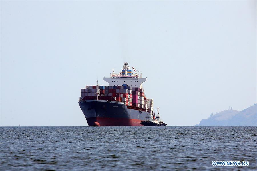 PHILIPPINES-CANADIAN WASTE-CARGO SHIP-PULLING AWAY