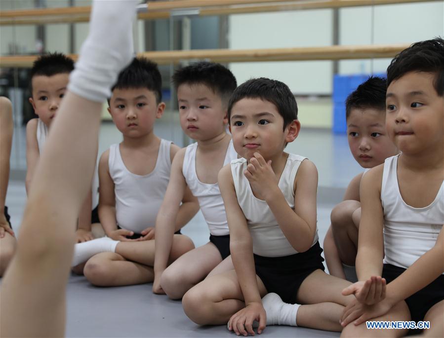 CHINA-SHANGHAI-BALLET-BOY DANCERS (CN)