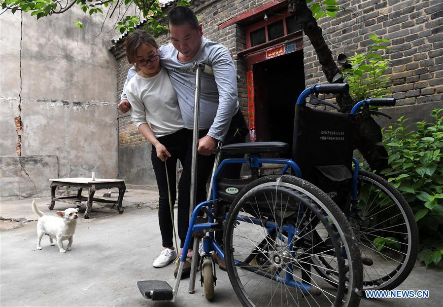 CHINA-HENAN-WUYANG-COUPLE-CARING (CN)