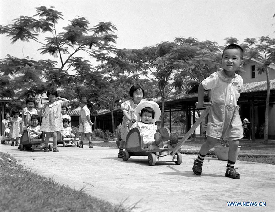 (MOMENTS FOREVER) CHINA-CHILDREN'S DAY-CHILDHOOD (CN)