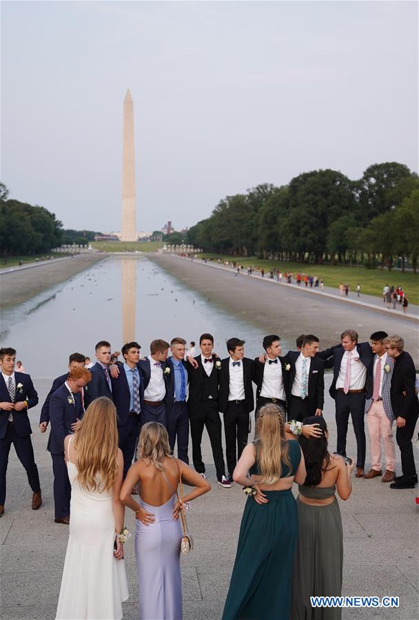 U.S.-WASHINGTON D.C.-GRADUATES-PROM