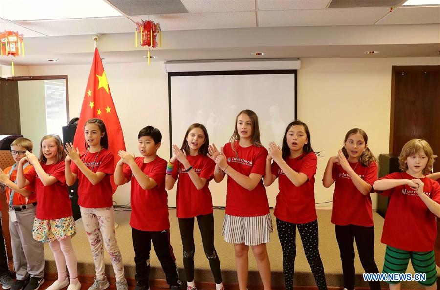 U.S.-CHICAGO-CHINESE ELEMENTARY SCHOOL-VISITING