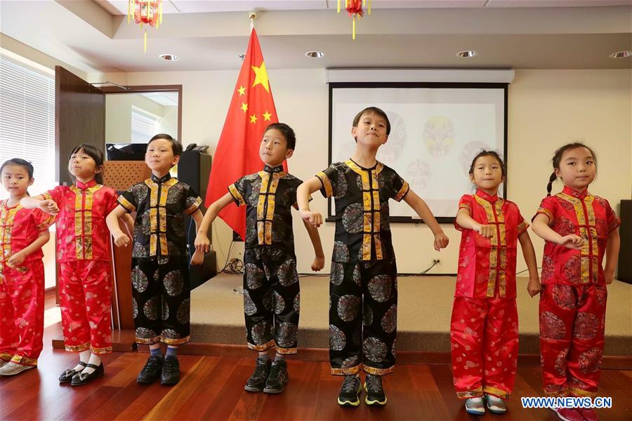 U.S.-CHICAGO-CHINESE ELEMENTARY SCHOOL-VISITING