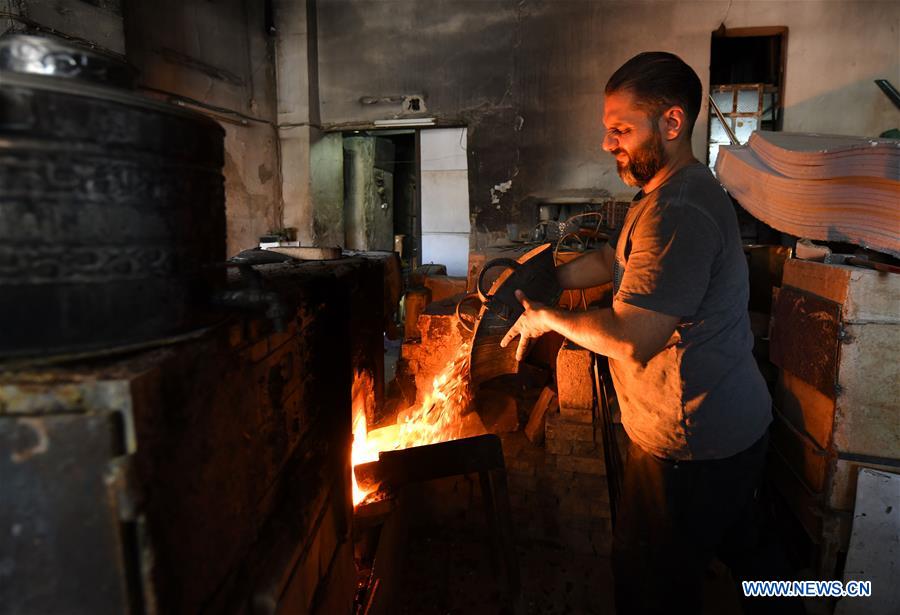 SYRIA-DAMASCUS-HANDMADE GLASSMAKING