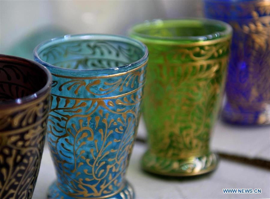 SYRIA-DAMASCUS-HANDMADE GLASSMAKING