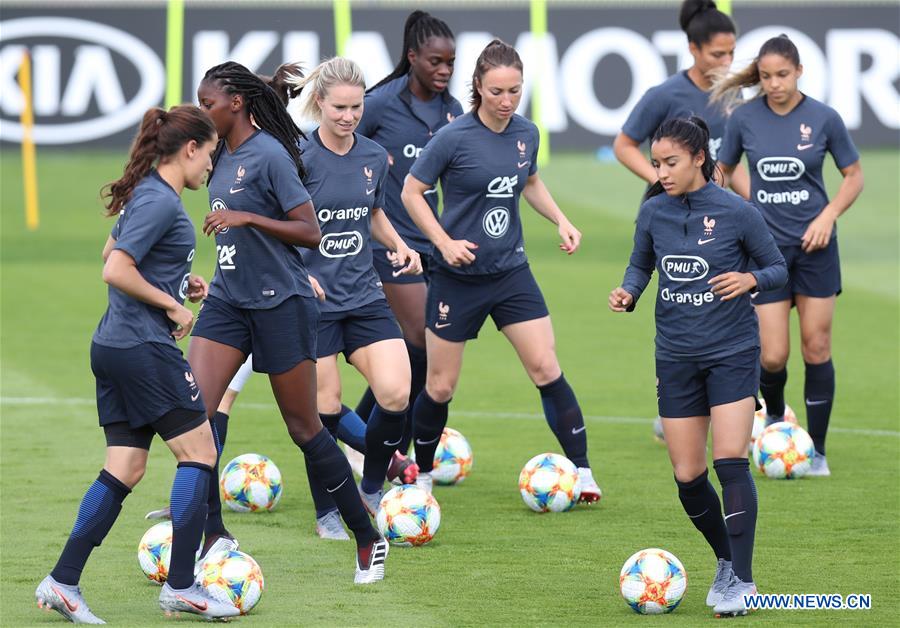 (SP)FRANCE-PARIS-2019 FIFA WOMEN'S WORLD CUP-CHINA-TRAINING SESSION