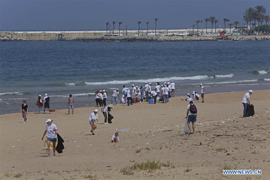 LEBANON-BEIRUT-BEACH-CLEANUP