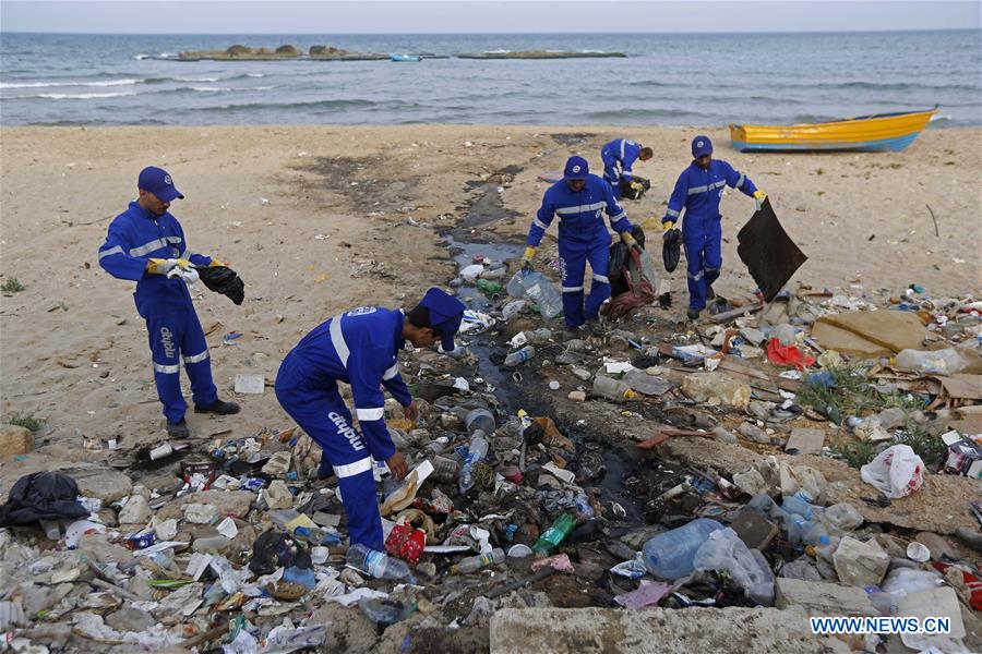 LEBANON-BEIRUT-BEACH-CLEANUP