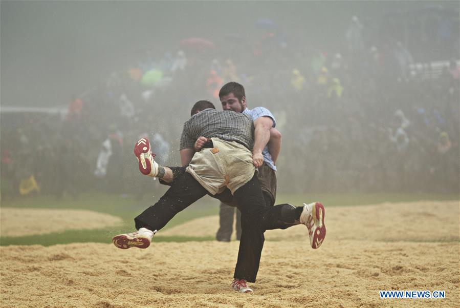 (SP)SWITZERLAND-STOOS-WRESTLING