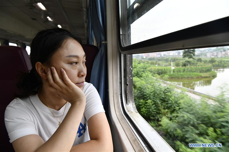 CHINA-CHONGQING-RAILWAY-GREEN TRAIN (CN)