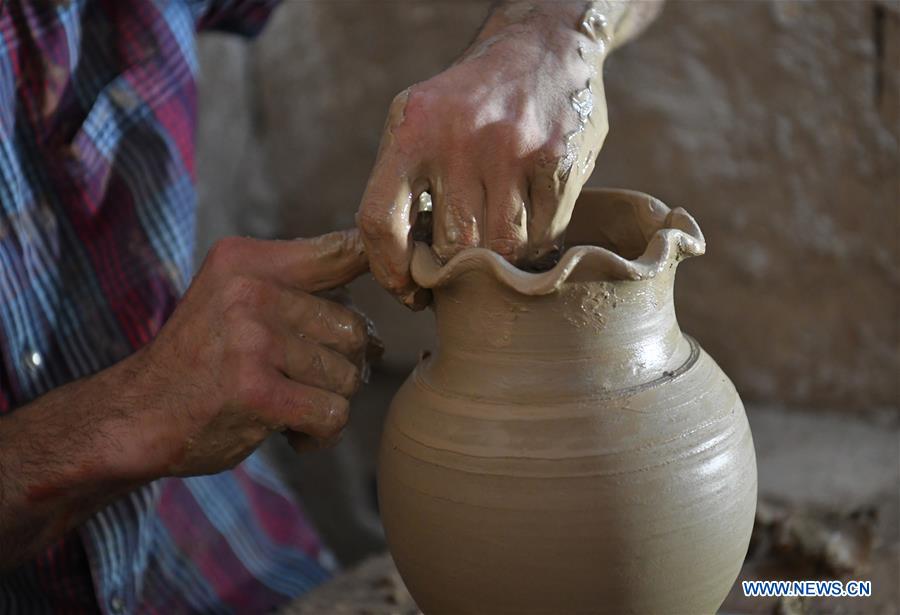 SYRIA-HOMS-POTTERY-CRAFT