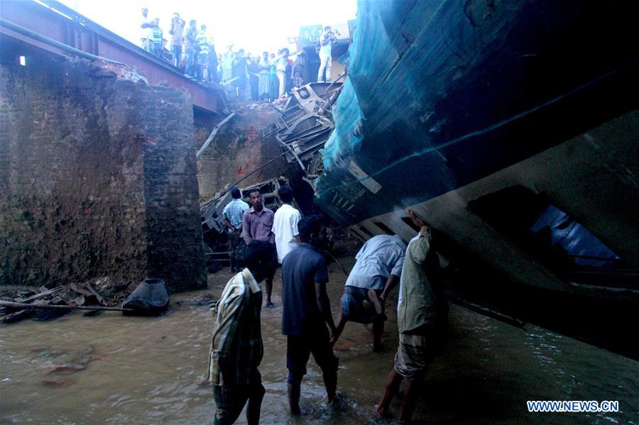 BANGLADESH-ACCIDENT-TRAIN DERAILMENT