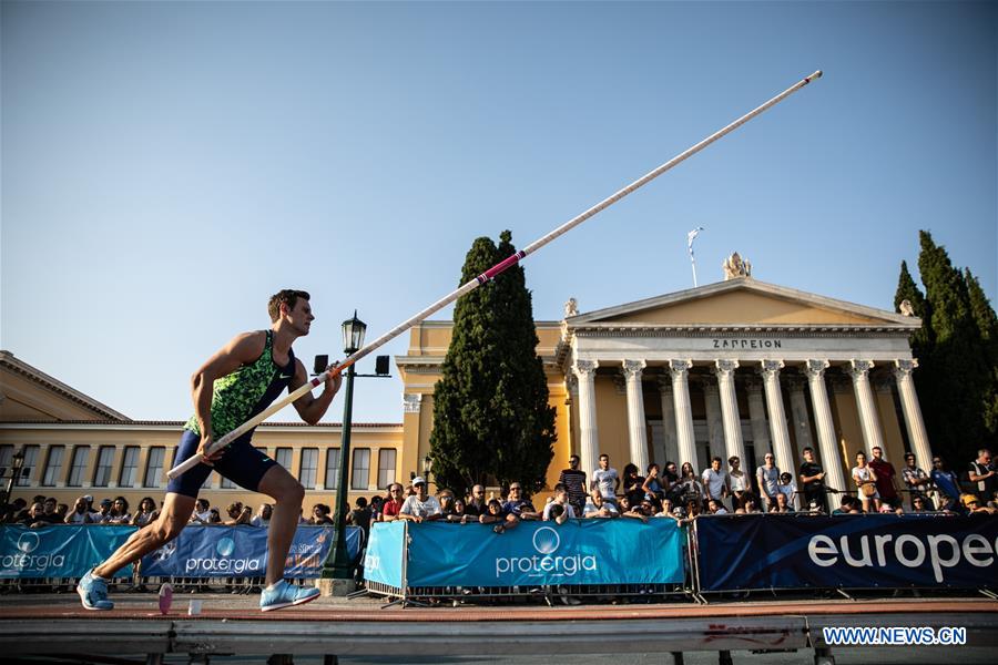 (SP)GREECE-ATHENS-POLE VAULT-STREET CONTEST