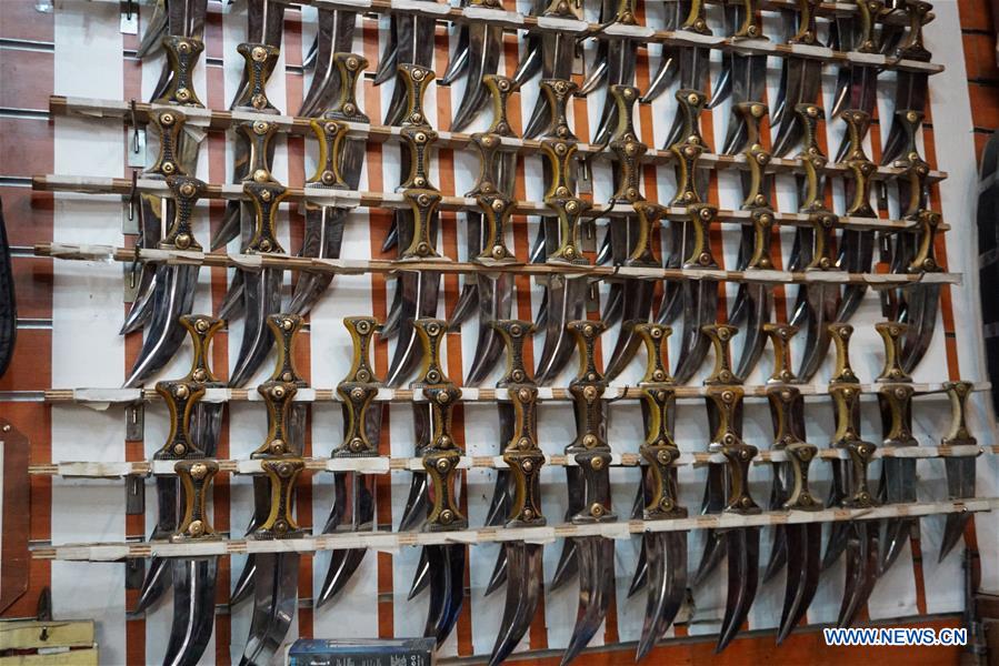 YEMEN-SANAA-HORN-HANDLE KNIFE-JAMBIYA