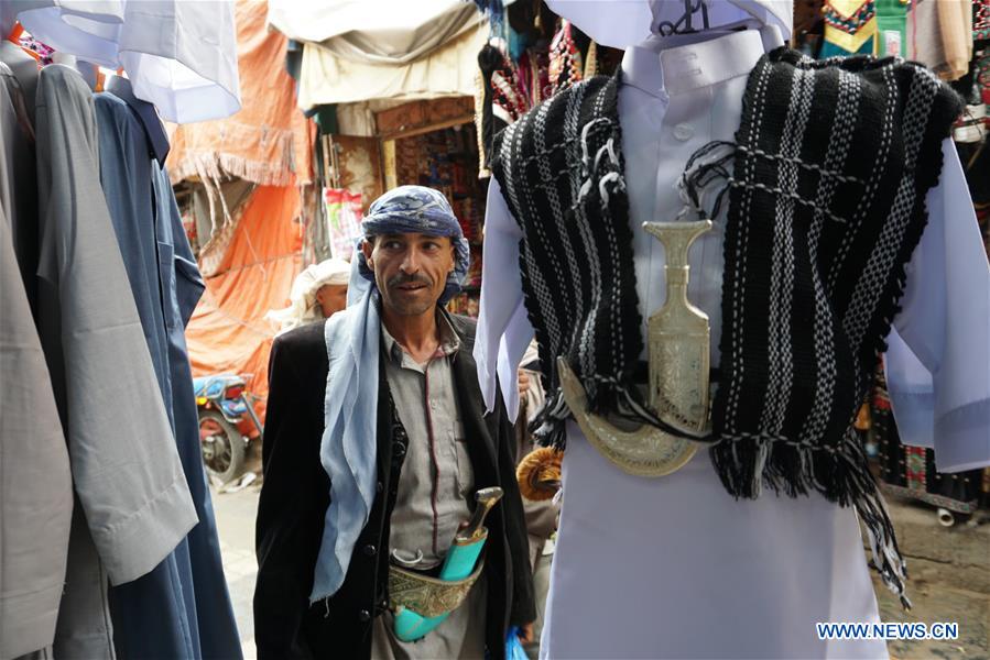 YEMEN-SANAA-HORN-HANDLE KNIFE-JAMBIYA