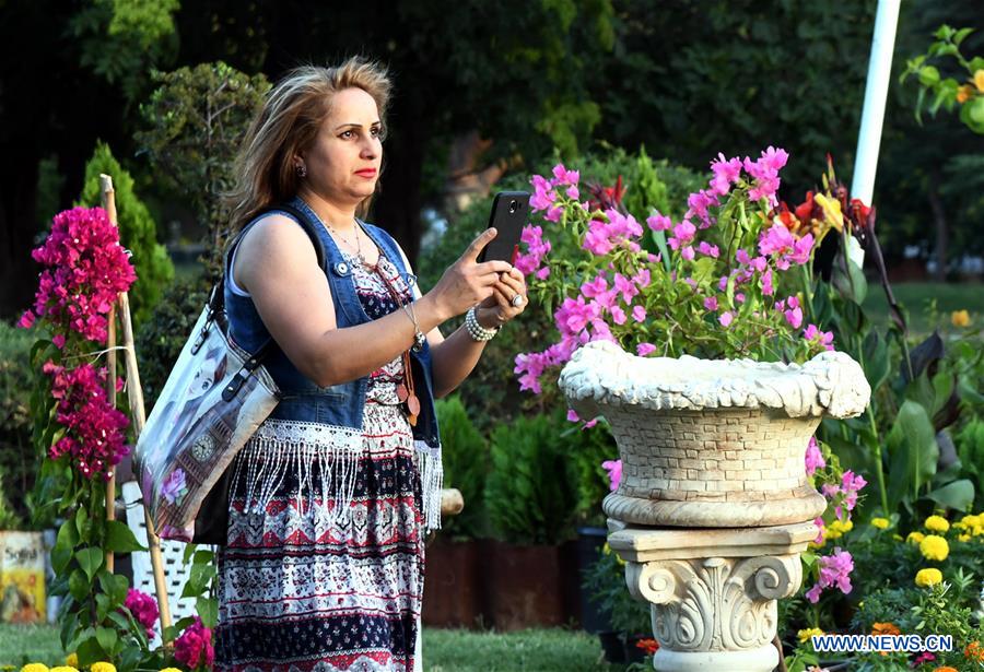 SYRIA-DAMASCUS-FLOWERS-FAIR