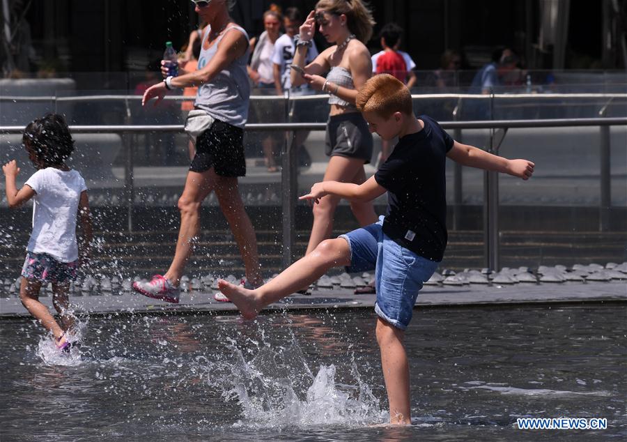 ITALY-MILAN-HEATWAVE