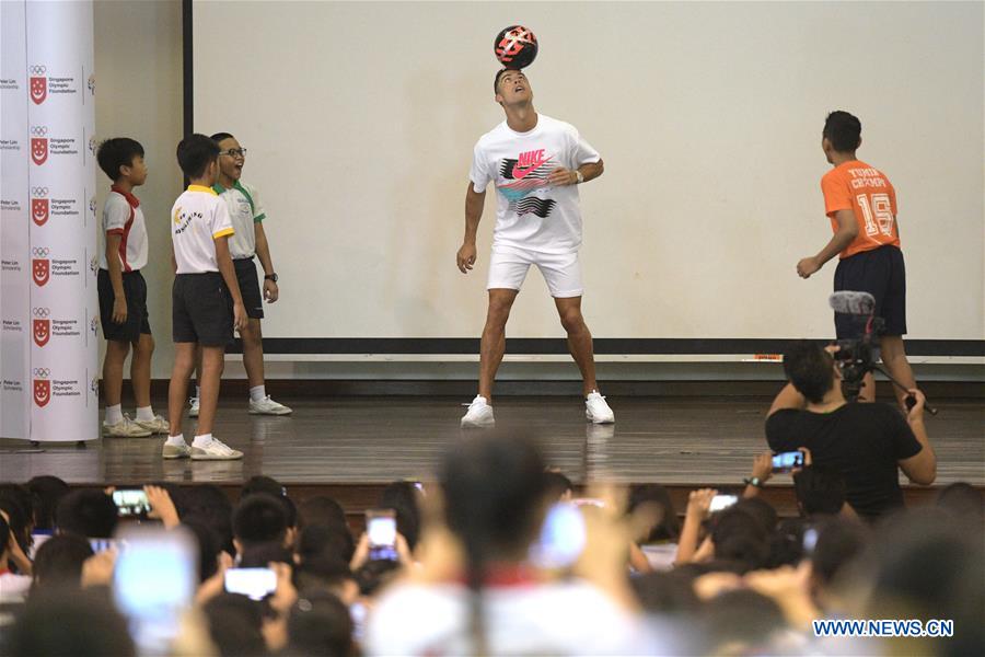 (SP)SINGAPORE-FOOTBALL-STUDENTS-CRISTIANO RONALDO