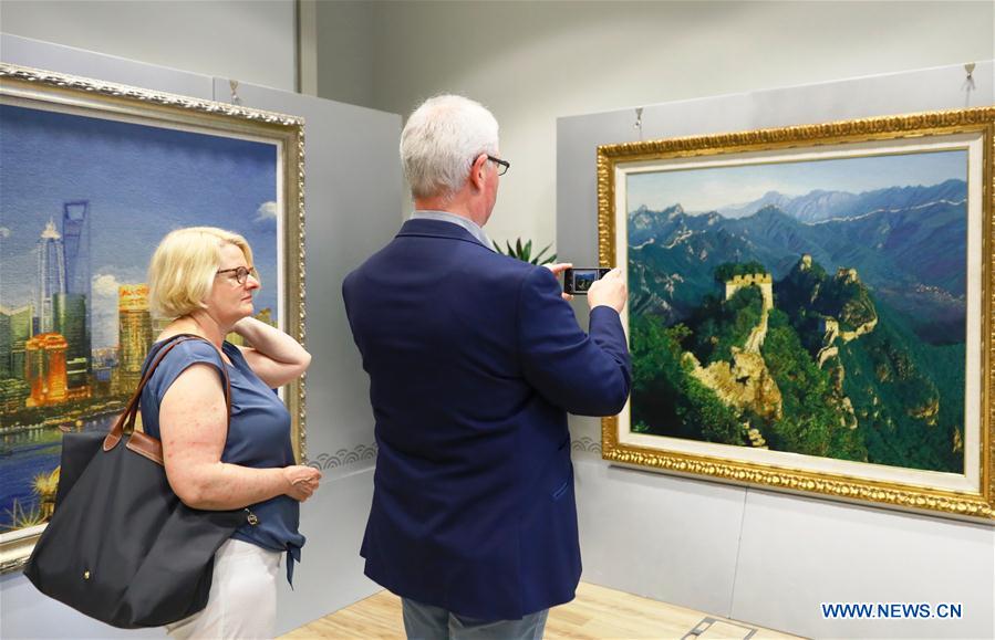 BELGIUM-BRUSSELS-WOOLEN NEEDLEPOINT TAPESTRY-EXHIBITION