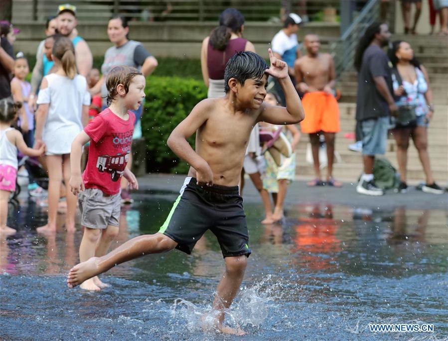 U.S.-CHICAGO-SUMMER-COOLING DOWN