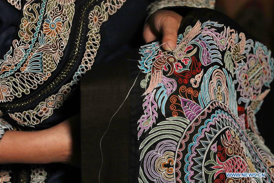 CHINA-GUIZHOU-TRADITIONAL CRAFT-HORSE TAIL EMBROIDERY (CN)