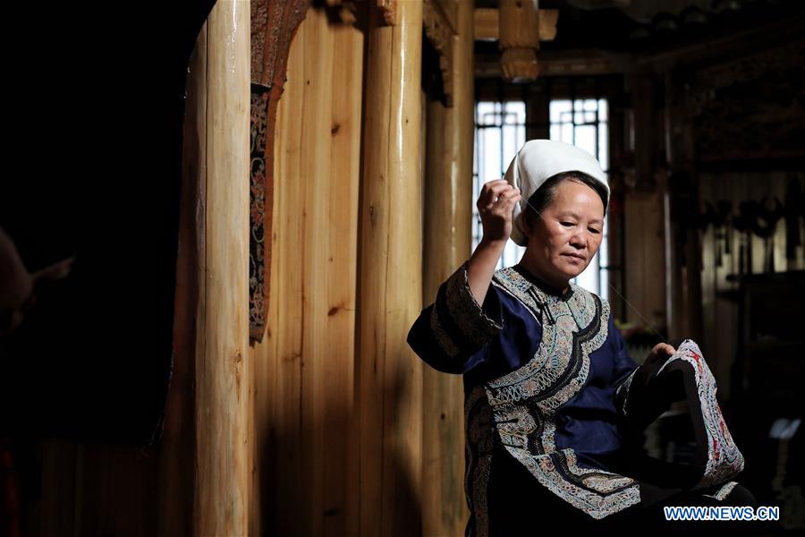 CHINA-GUIZHOU-TRADITIONAL CRAFT-HORSE TAIL EMBROIDERY (CN)