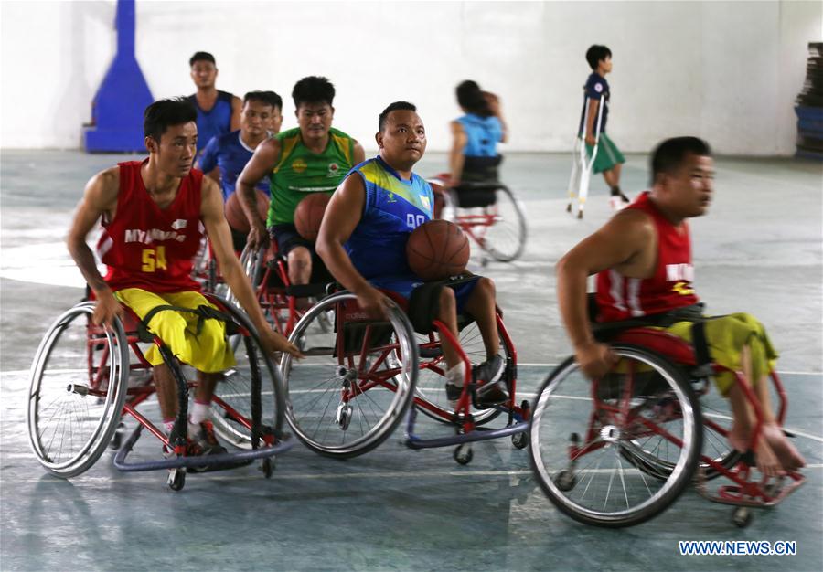 (SP)MYANMAR-YANGON-WHEELCHAIR BASKETBALL PLAYER-TRAINING