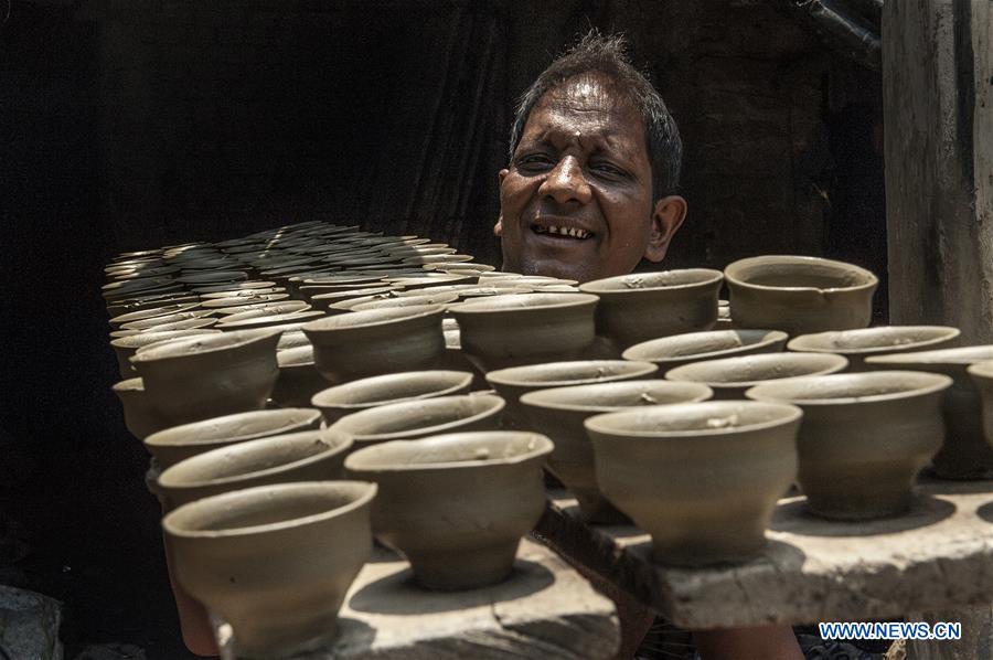 INDIA-KOLKATA-CRAFT-EARTHENWARE CUPS