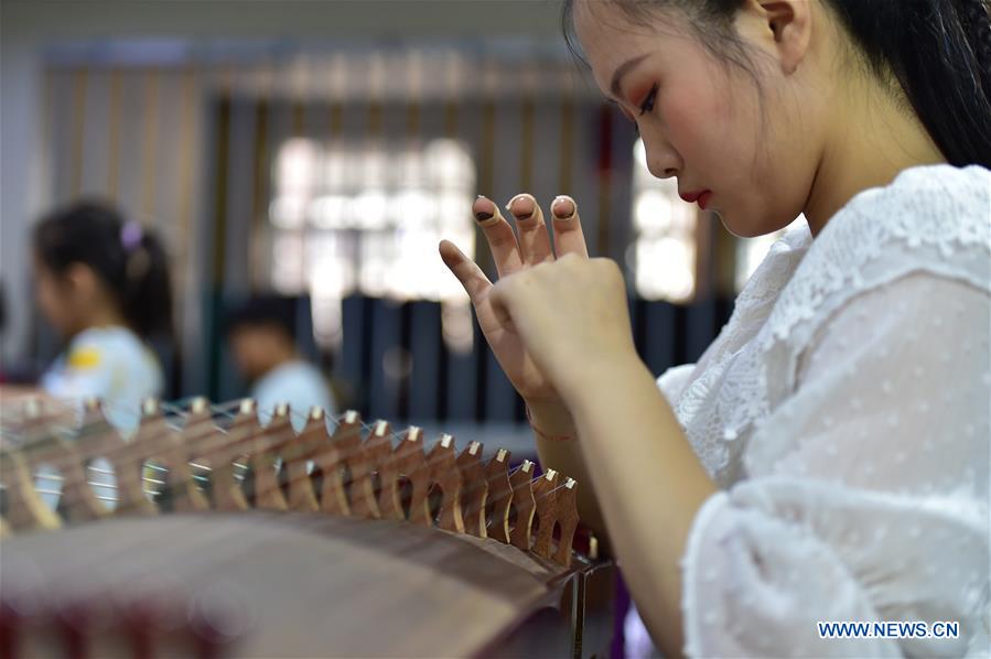CHINA-SHANXI-HEJIN-DISABLED GIRL-GUZHENG (CN)