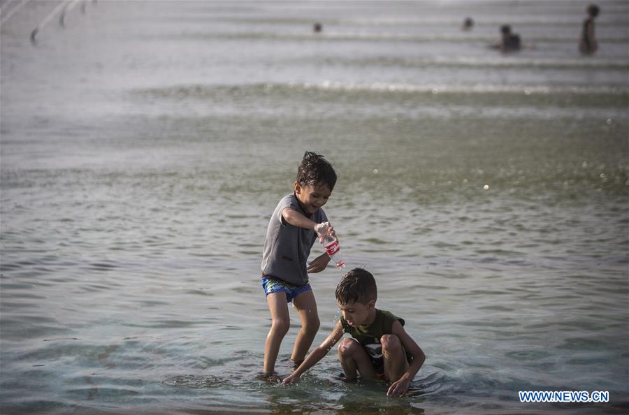 IRAN-ISFAHAN-HOT WEATHER