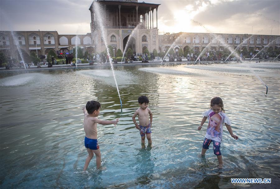 IRAN-ISFAHAN-HOT WEATHER