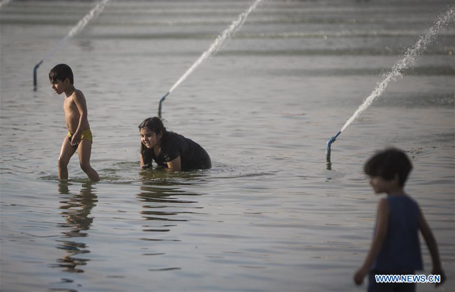 IRAN-ISFAHAN-HOT WEATHER
