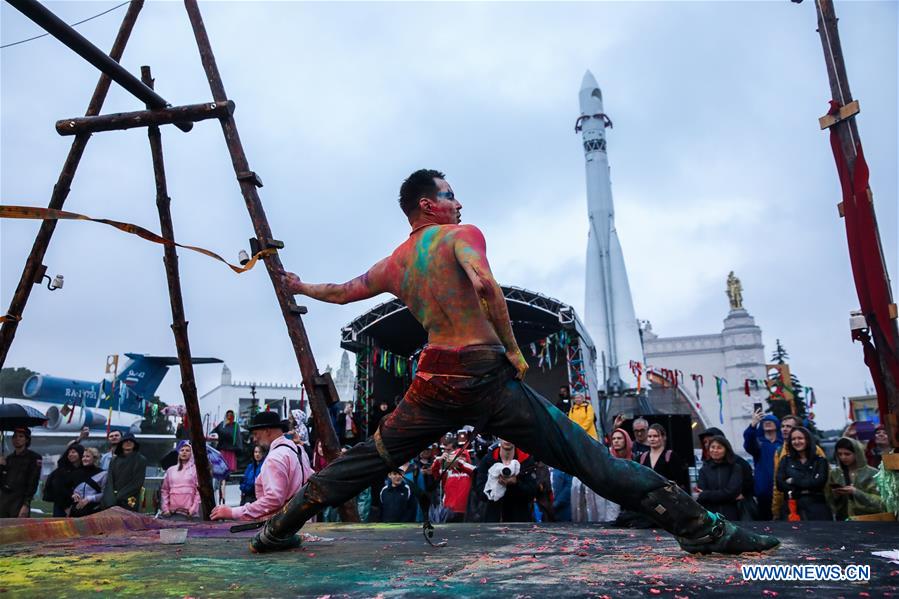 RUSSIA-MOSCOW-STREET THEATRE