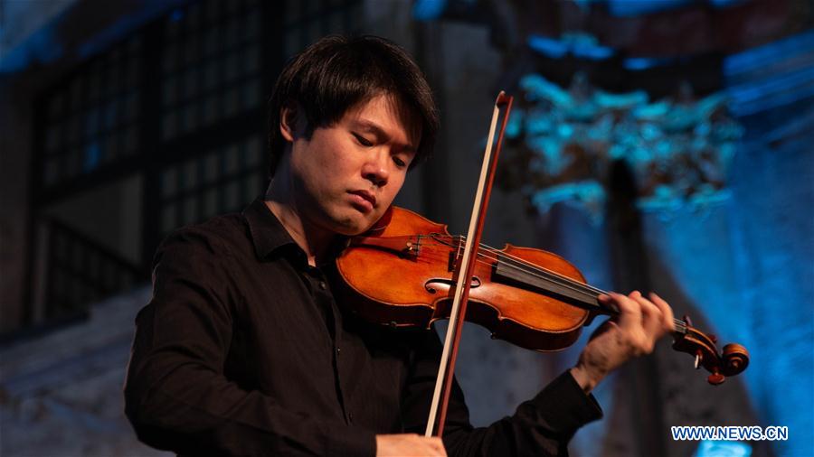 Chinese violinist impresses audience in Lithuanian tour Xinhua
