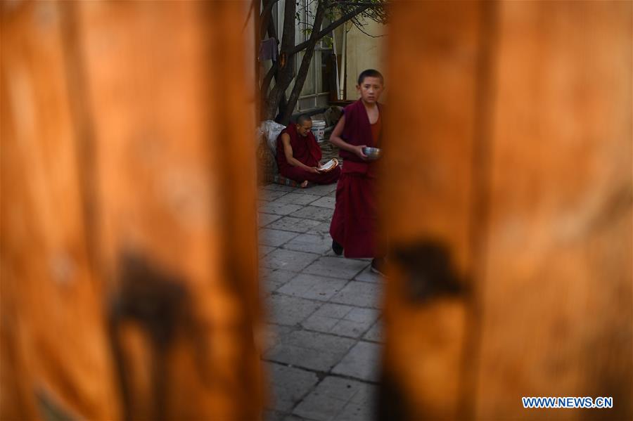 CHINA-QINGHAI-RONGWO MONASTERY-MORNING SCENERY (CN) 
