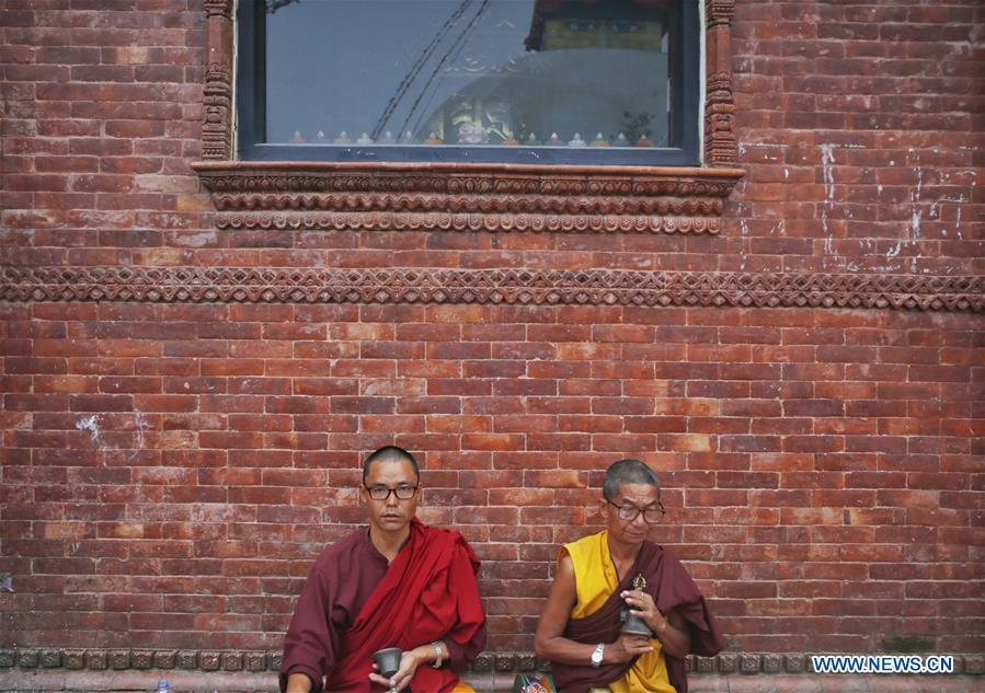 NEPAL-KATHMANDU-DAILY LIFE-BUDDHIST MONKS