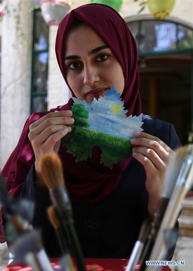 MIDEAST-GAZA-LEAF PAINTING ARTIST
