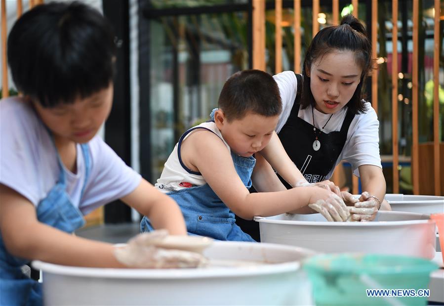 CHINA-JIANGXI-JINGDEZHEN-CHILDREN-SUMMER VACATION (CN)