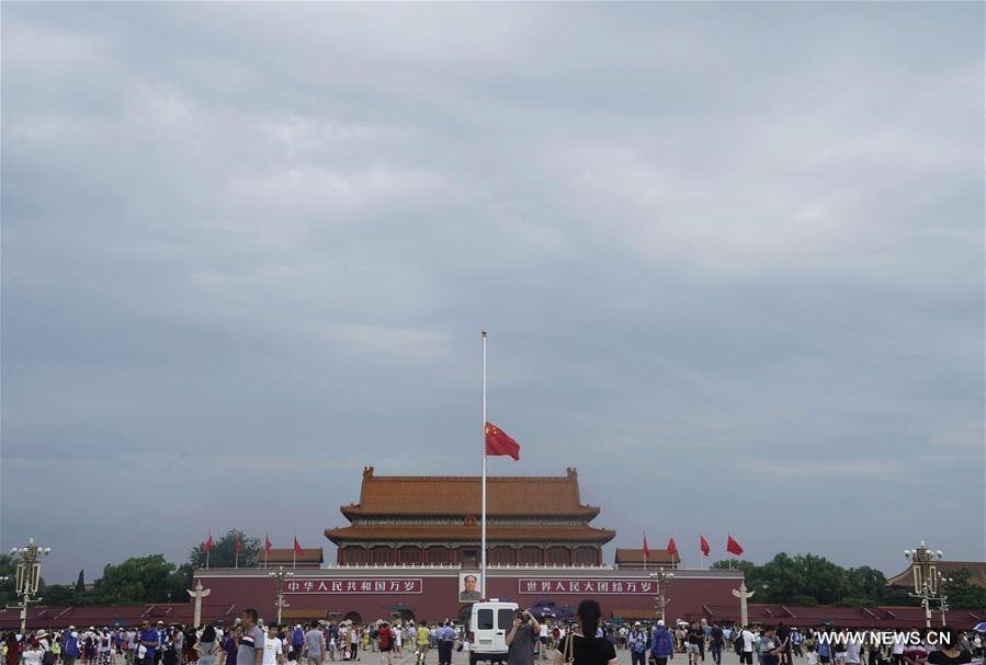 CHINA-BEIJING-TIAN'ANMEN-NATIONAL FLAG-HALF-MAST-LI PENG (CN)