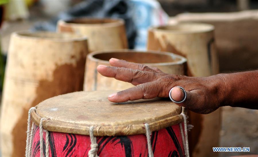 Craftsmen make traditional drums at slum area in Indiancontrolled Kashmir Xinhua English
