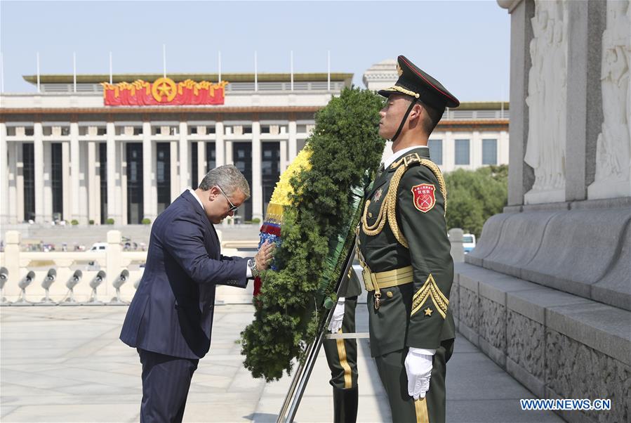 CHINA-BEIJING-COLOMBIAN PRESIDENT-MONUMENT-TRIBUTE (CN)